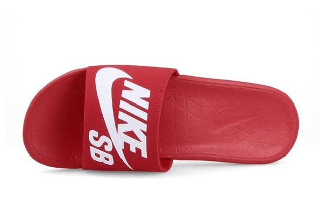 Nike Benassi