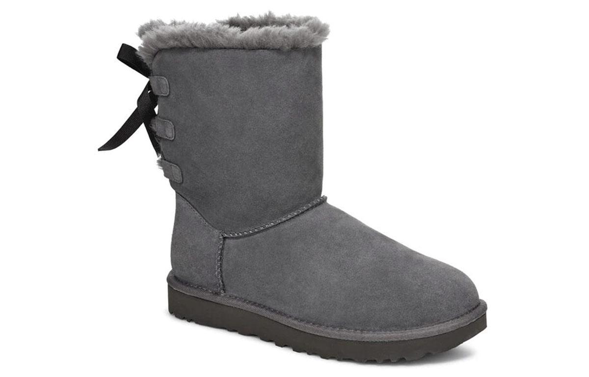 UGG Short Bow Stiefel