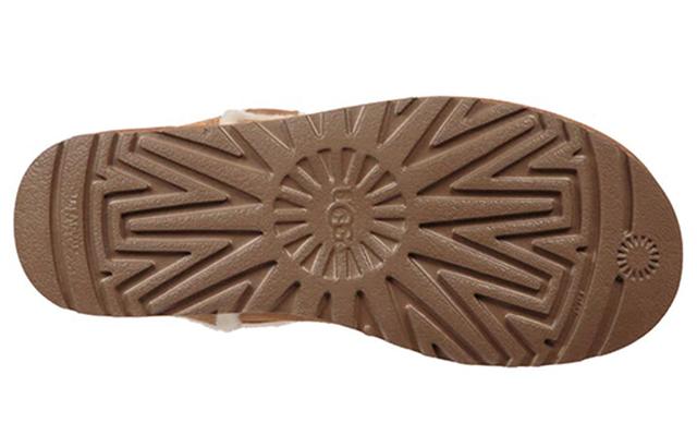 UGG Classic Short Spill Seam