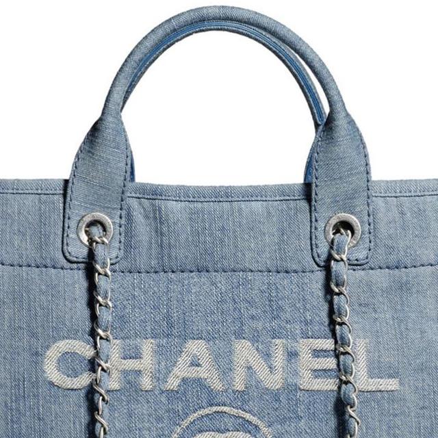 CHANEL Tote