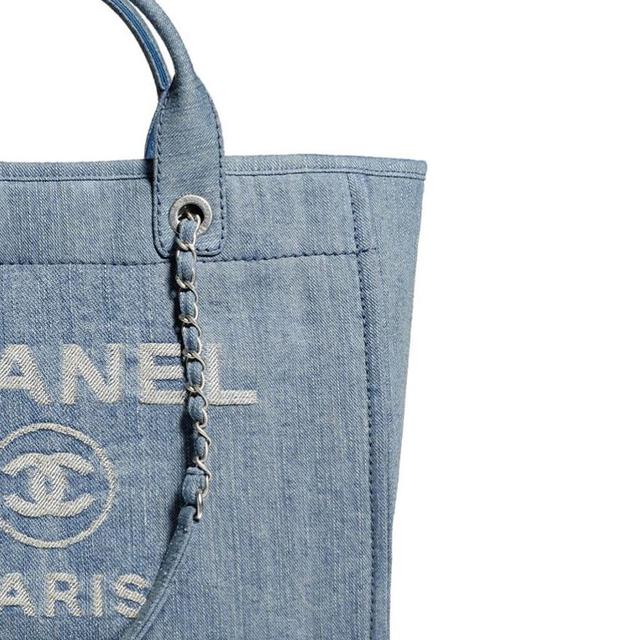 CHANEL Tote