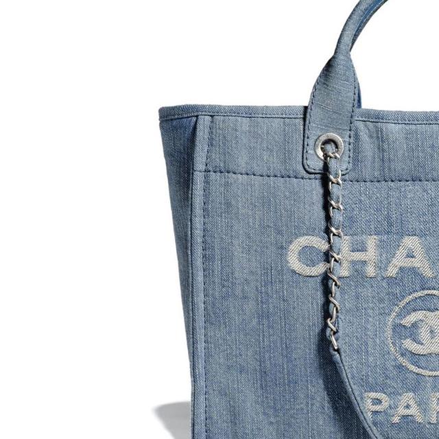 CHANEL Tote