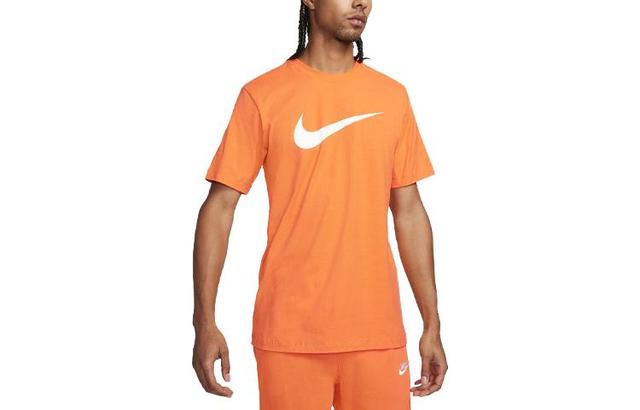 Nike Sportswear Swoosh LogoT