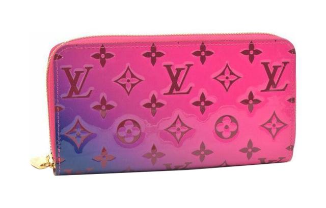 LOUIS VUITTON Zippy Logo