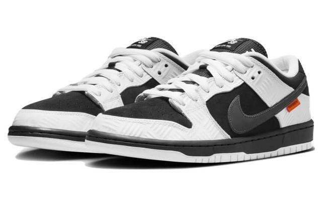 TIGHTBOOTH x Nike Dunk SB Pro "Black and White"