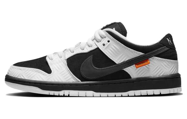 TIGHTBOOTH x Nike Dunk SB Pro "Black and White"
