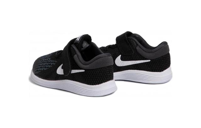 Nike REVOLUTION 4 4