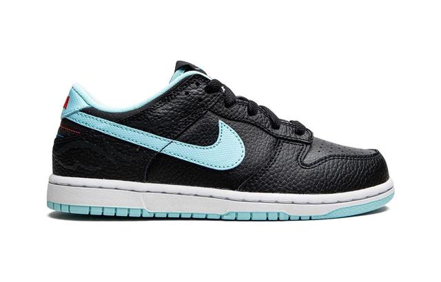 Nike Dunk Low SE "Barber Shop"