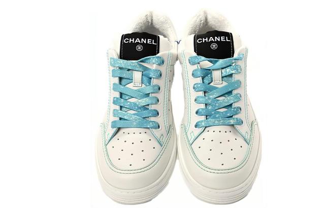 CHANEL Low-Top