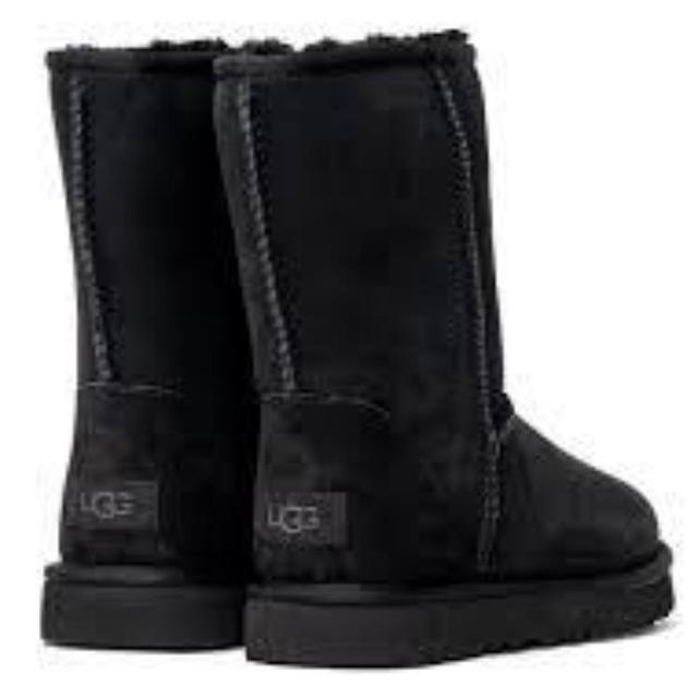 UGG Classic Short II