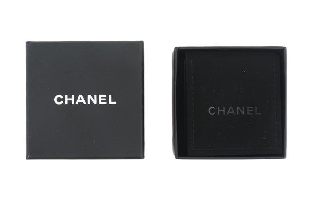 Chanel C logo