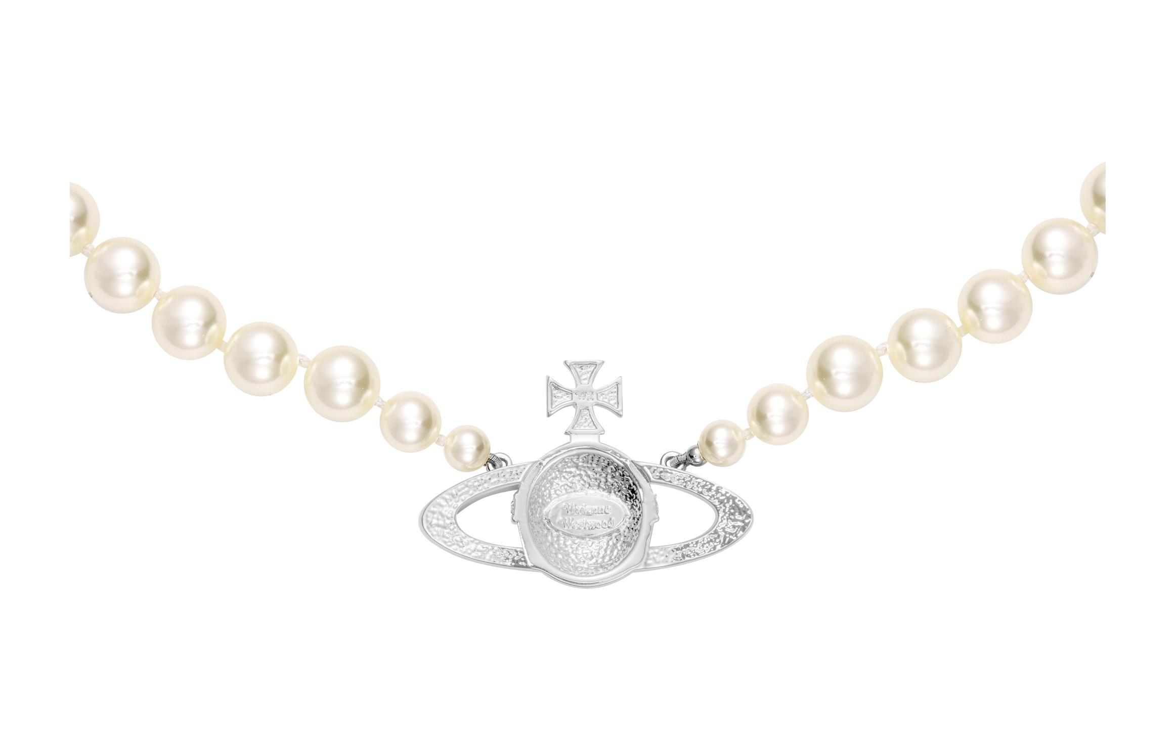 Vivienne Westwood ONE ROW PEARL BAS RELIEF CHOKER