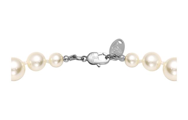 Vivienne Westwood ONE ROW PEARL BAS RELIEF CHOKER