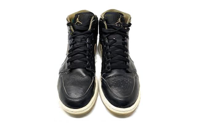 Jordan Air Jordan 1 Retro Mid Black Metallic Gold