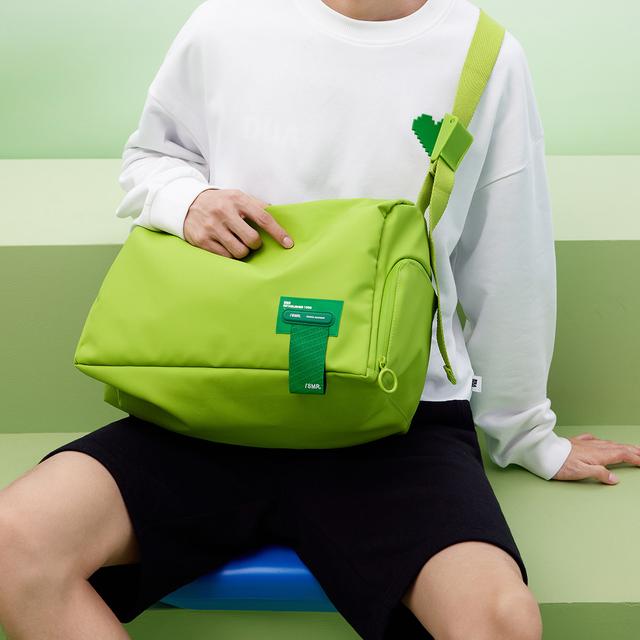 森马 网球系列 大容量 织物 旅行袋健身包手提斜挎包 大号 男女同款情侣款 白蓝色调/黑绿色调/柠绿