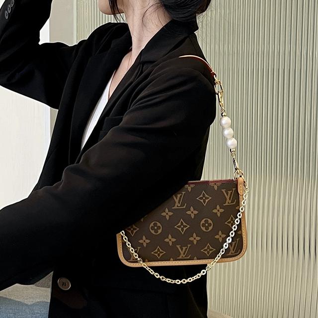 LV carryall