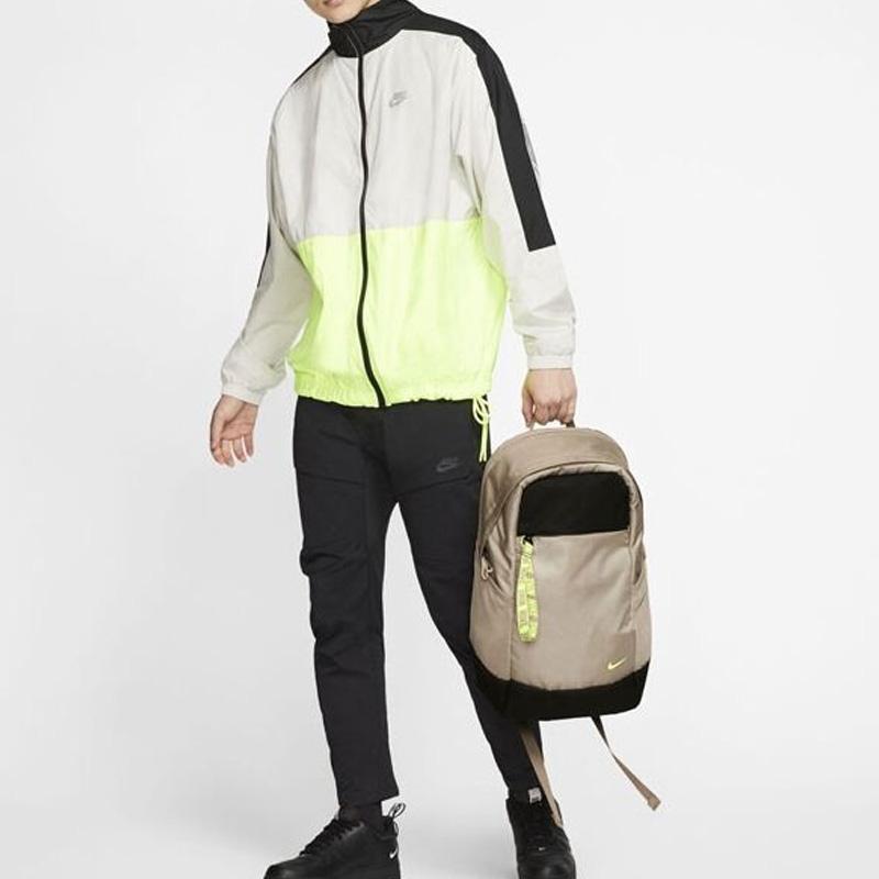 Nike Sportswear Essentials